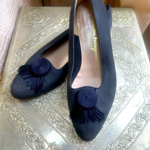 Salvatore Ferragamo Shoes - Navy blue Salvatore Ferragamo flats. Size 8